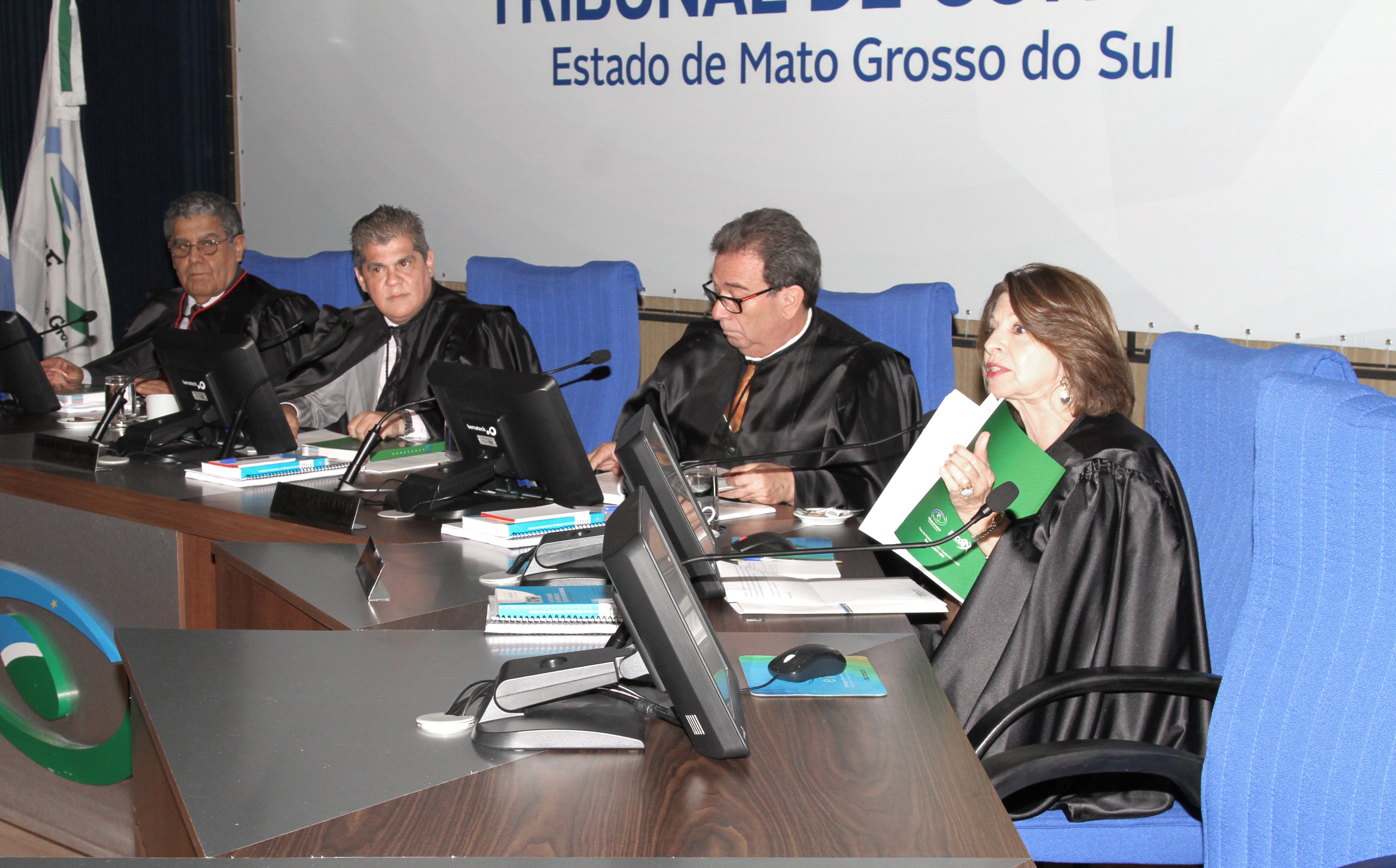 TCE-MS lança livro de consulta jurídica com Pareceres-C e Súmulas
