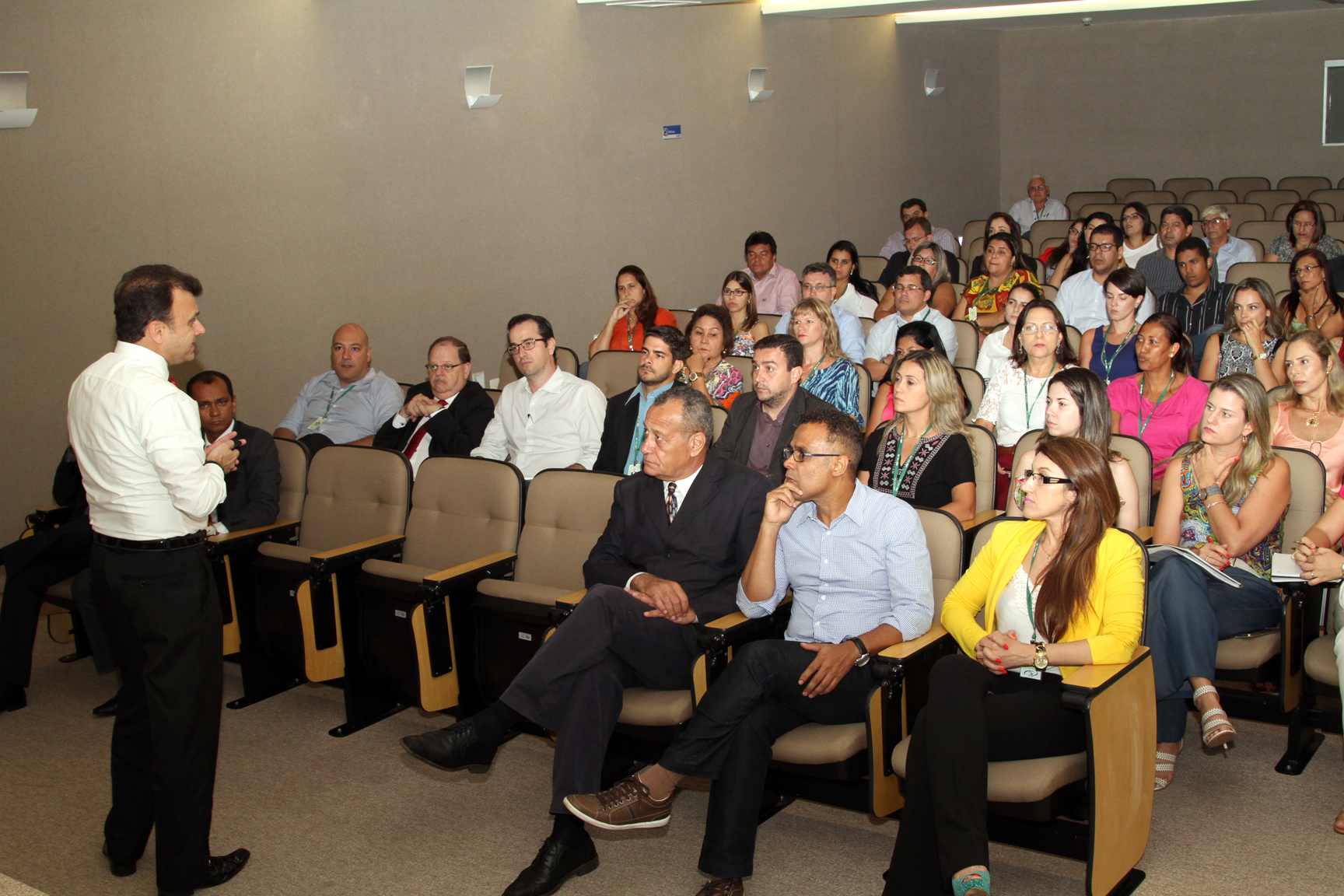 TCE promove palestras motivacionais para servidores ao implementar novas ações em 2016