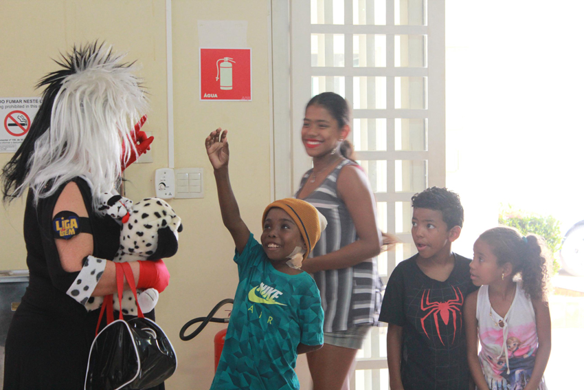 Tribunal de Contas entrega brinquedos para a campanha de Natal
