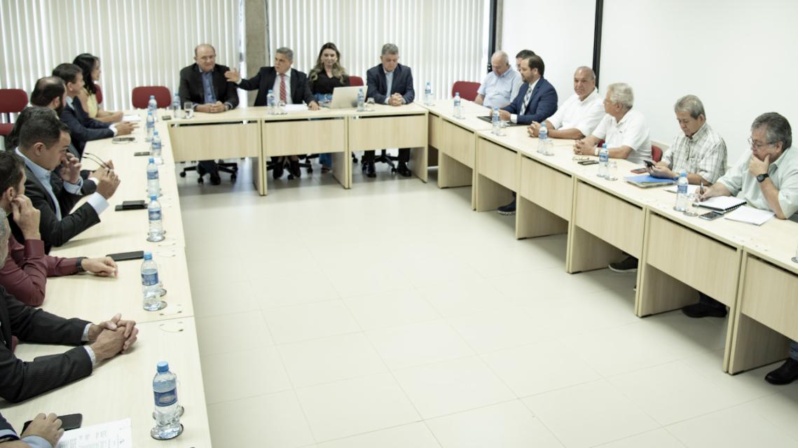 Conselheiros do TCE-MS em reunião que tratou sobre o Termo de Ajustamento de Gestão. - Foto por: Mary Vasques Conselheiros do TCE-MS em reunião que tratou sobre o Termo de Ajustamento de Gestão. - Foto por: Mary Vasques