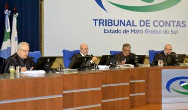 Conselheiros julgam 38 processos em sessão ordinária