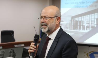 Vice-presidente do TCE-MS faz palestra no TCM-GO