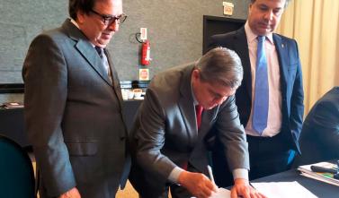 Presidente Waldir Neves assina acordo inédito de cooperação técnica com a Atricon baseado no Projeto Octopus do TCE-MS