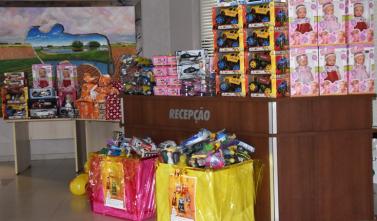 Tribunal de Contas entrega brinquedos para a campanha de Natal