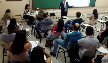Corregedor-Geral do TCE-MS ministra aula especial em curso de pós-graduação