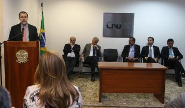 TCE-MS participa de reunião que firma acordos sobre obras paralisadas no País