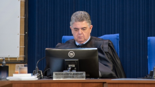 Conselheiros relatam mais de 50 processos em sessão do Pleno